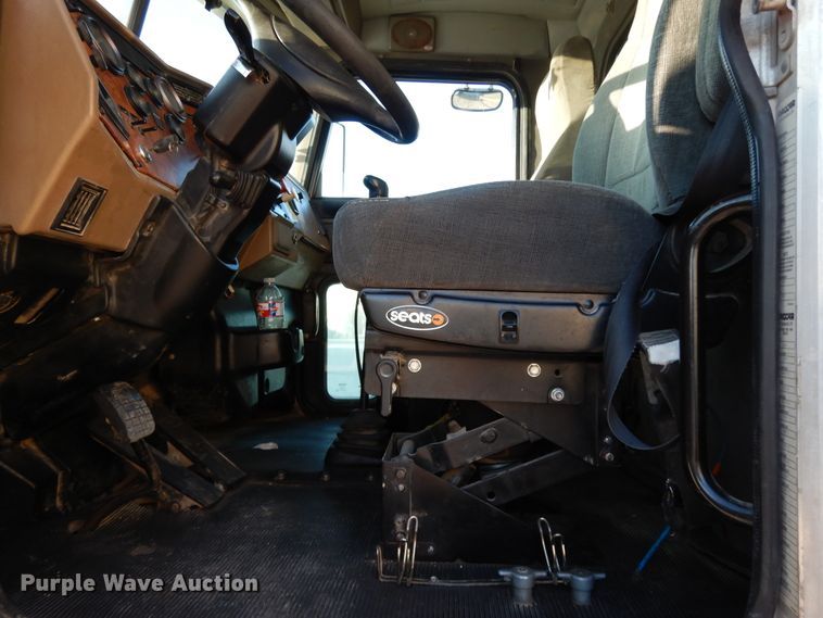 image for item DJ6688 2009 Peterbilt 340  dump truck