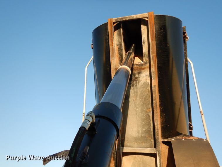 image for item DJ6688 2009 Peterbilt 340  dump truck