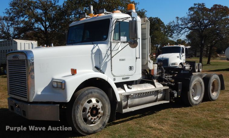 image for item DJ6717 2003 Freightliner FLD120SD  semi truck