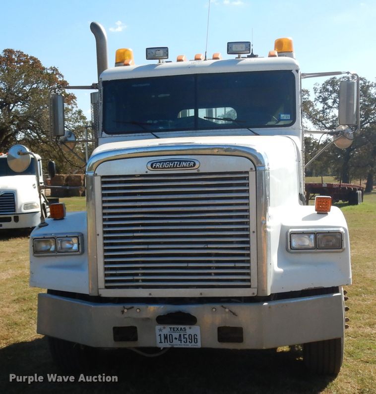 image for item DJ6717 2003 Freightliner FLD120SD  semi truck