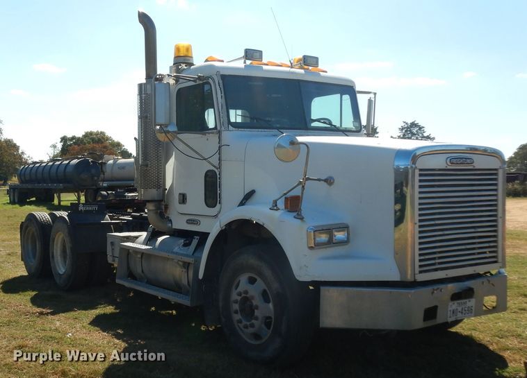 image for item DJ6717 2003 Freightliner FLD120SD  semi truck