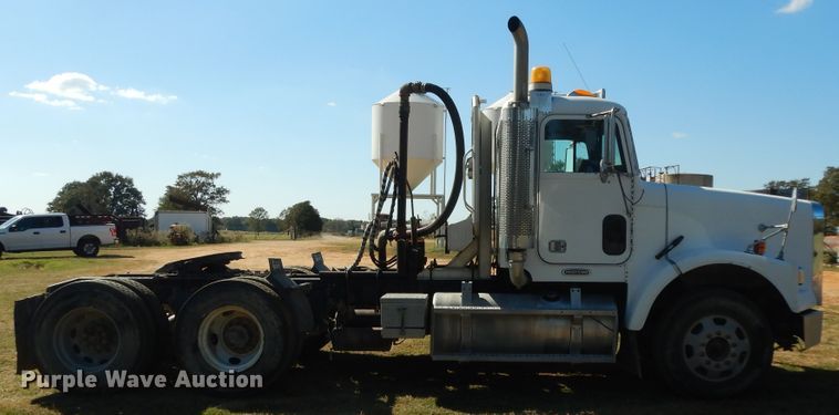 image for item DJ6717 2003 Freightliner FLD120SD  semi truck