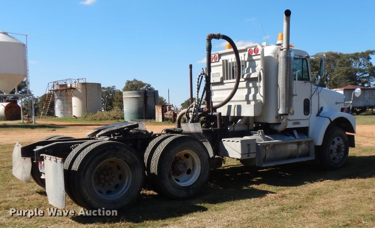 image for item DJ6717 2003 Freightliner FLD120SD  semi truck