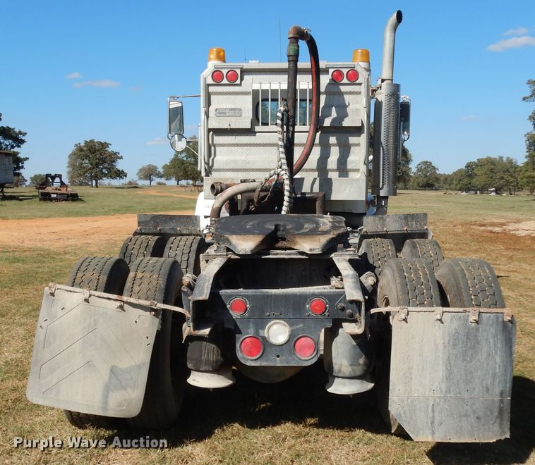 image for item DJ6717 2003 Freightliner FLD120SD  semi truck