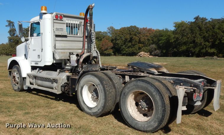 image for item DJ6717 2003 Freightliner FLD120SD  semi truck