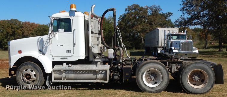 image for item DJ6717 2003 Freightliner FLD120SD  semi truck