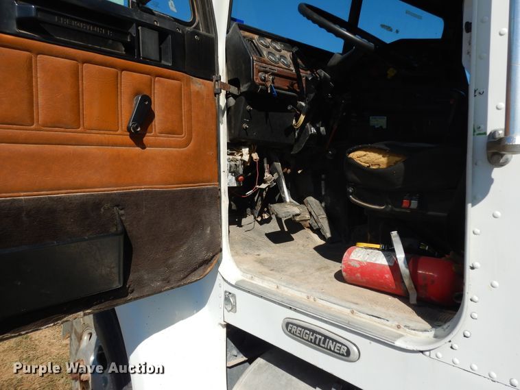 image for item DJ6717 2003 Freightliner FLD120SD  semi truck