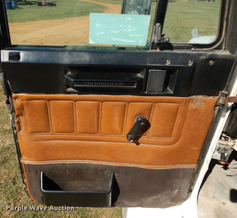 image for item DJ6717 2003 Freightliner FLD120SD  semi truck