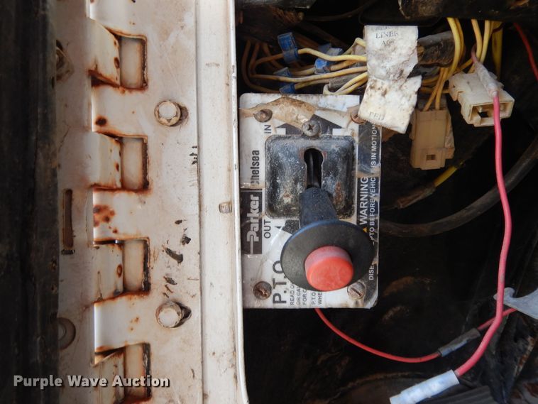 image for item DJ6717 2003 Freightliner FLD120SD  semi truck