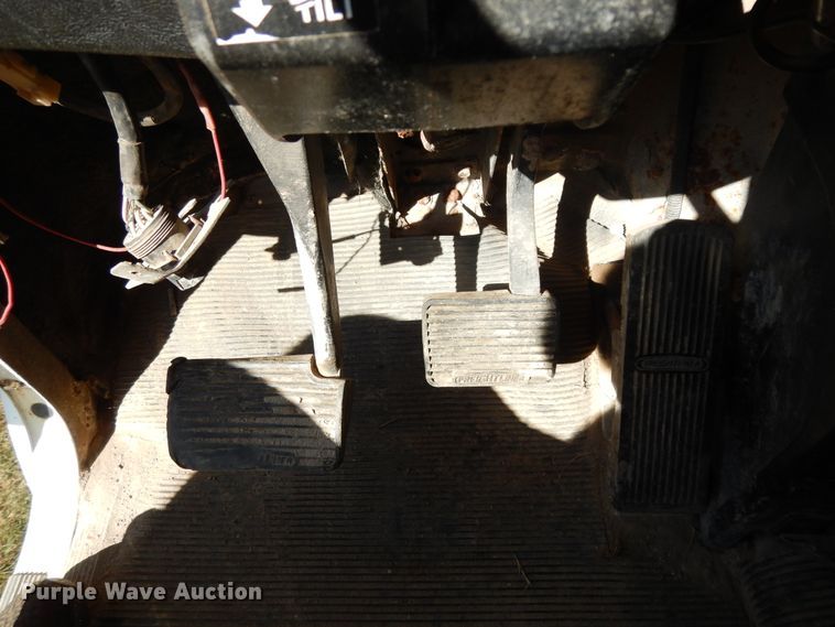 image for item DJ6717 2003 Freightliner FLD120SD  semi truck