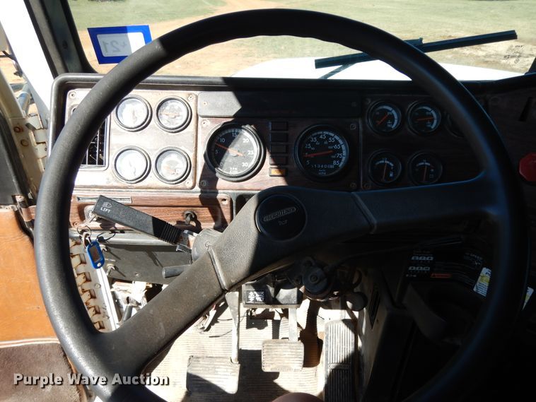 image for item DJ6717 2003 Freightliner FLD120SD  semi truck