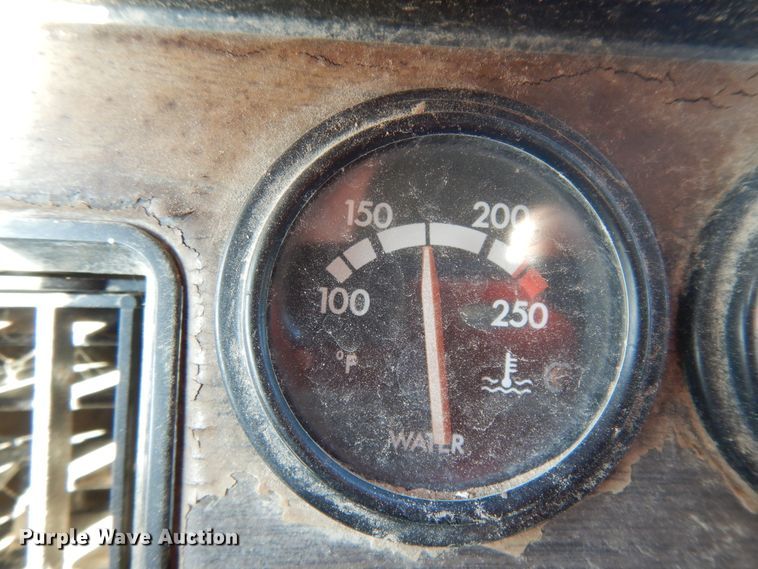 image for item DJ6717 2003 Freightliner FLD120SD  semi truck