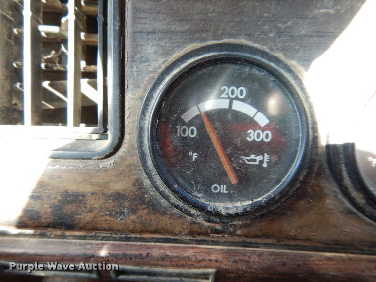 image for item DJ6717 2003 Freightliner FLD120SD  semi truck