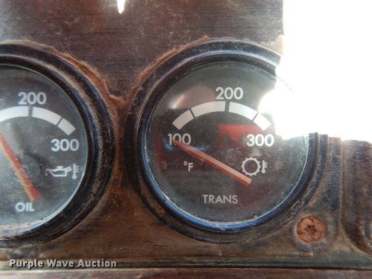 image for item DJ6717 2003 Freightliner FLD120SD  semi truck