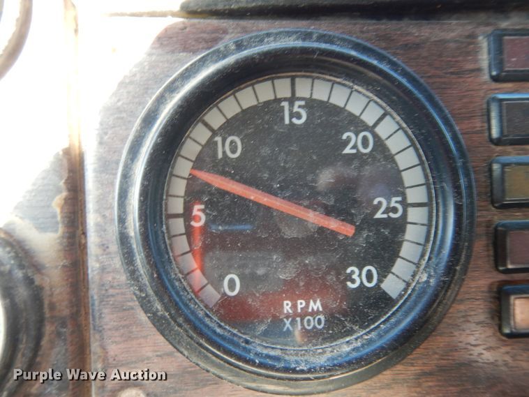 image for item DJ6717 2003 Freightliner FLD120SD  semi truck