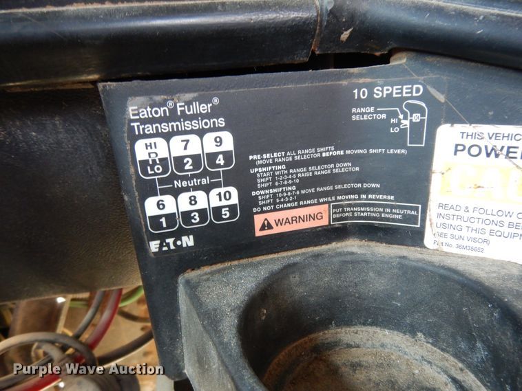 image for item DJ6717 2003 Freightliner FLD120SD  semi truck