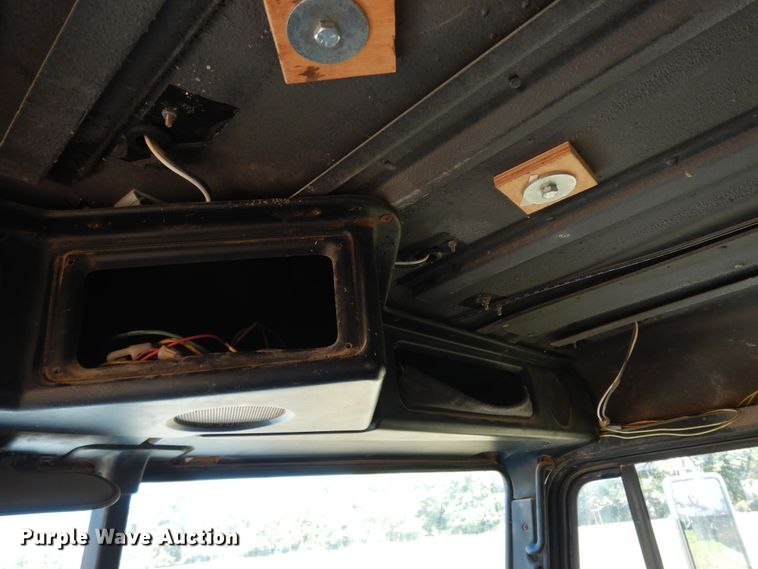 image for item DJ6717 2003 Freightliner FLD120SD  semi truck