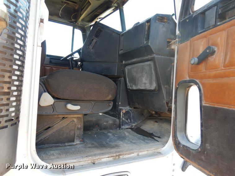 image for item DJ6717 2003 Freightliner FLD120SD  semi truck