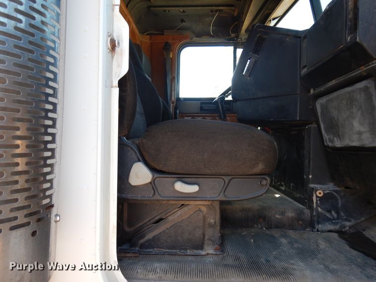 image for item DJ6717 2003 Freightliner FLD120SD  semi truck