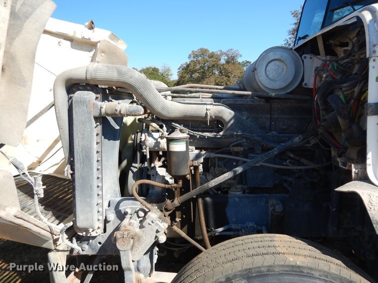 image for item DJ6717 2003 Freightliner FLD120SD  semi truck