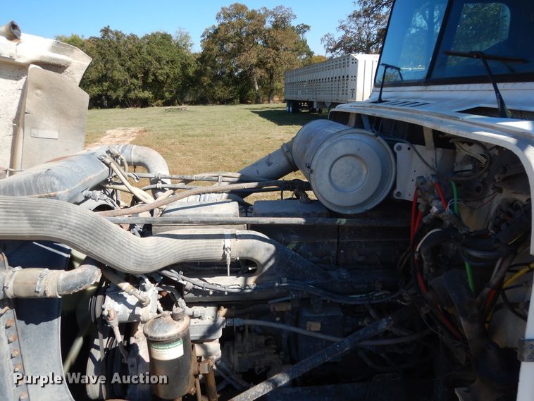 image for item DJ6717 2003 Freightliner FLD120SD  semi truck