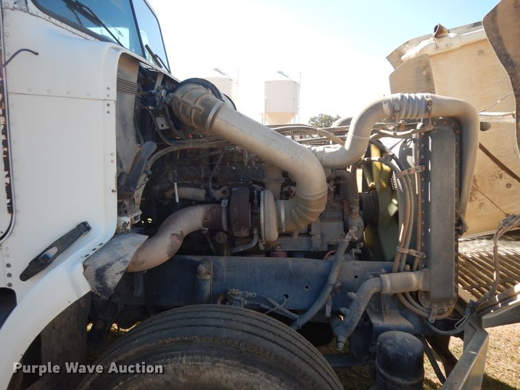 image for item DJ6717 2003 Freightliner FLD120SD  semi truck