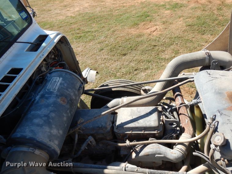 image for item DJ6717 2003 Freightliner FLD120SD  semi truck