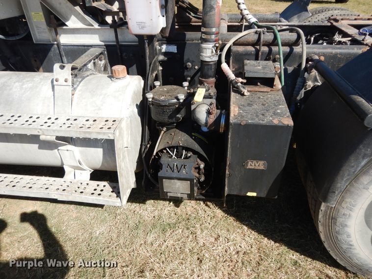 image for item DJ6717 2003 Freightliner FLD120SD  semi truck