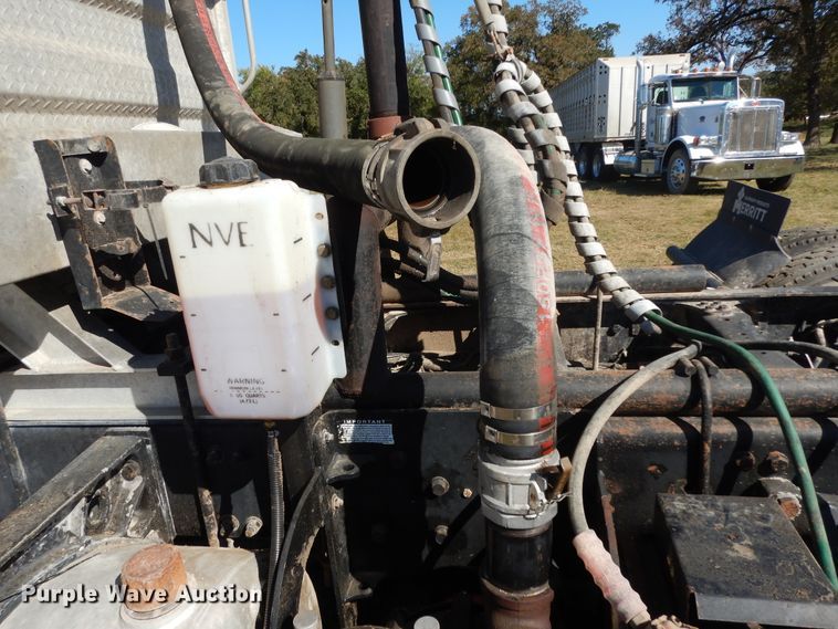 image for item DJ6717 2003 Freightliner FLD120SD  semi truck