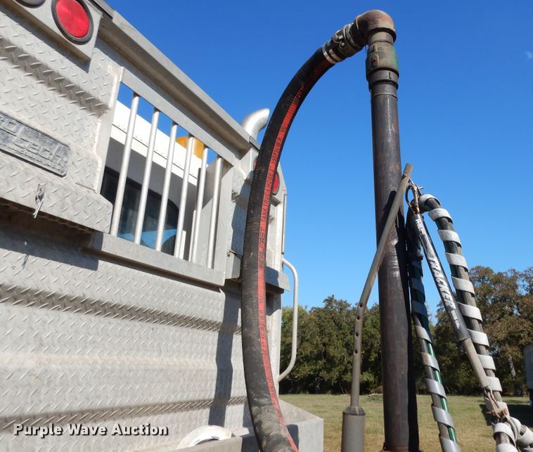 image for item DJ6717 2003 Freightliner FLD120SD  semi truck