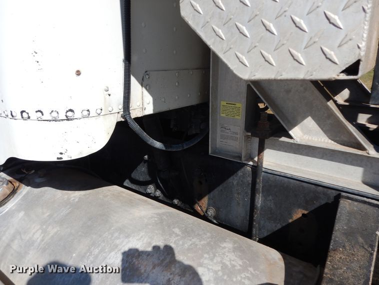 image for item DJ6717 2003 Freightliner FLD120SD  semi truck