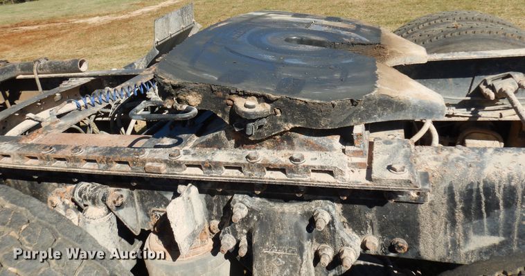 image for item DJ6717 2003 Freightliner FLD120SD  semi truck