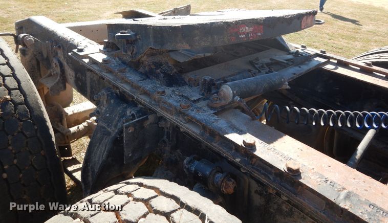 image for item DJ6717 2003 Freightliner FLD120SD  semi truck