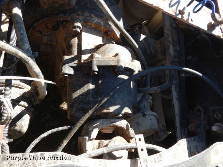 image for item DJ6717 2003 Freightliner FLD120SD  semi truck