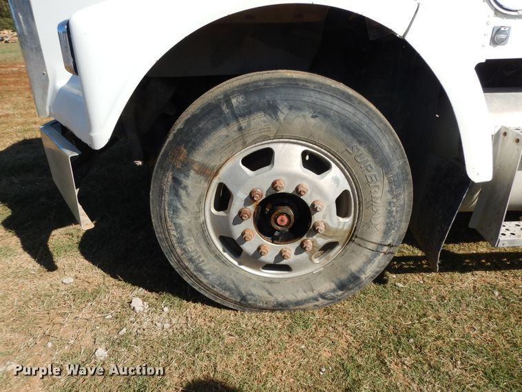 image for item DJ6717 2003 Freightliner FLD120SD  semi truck