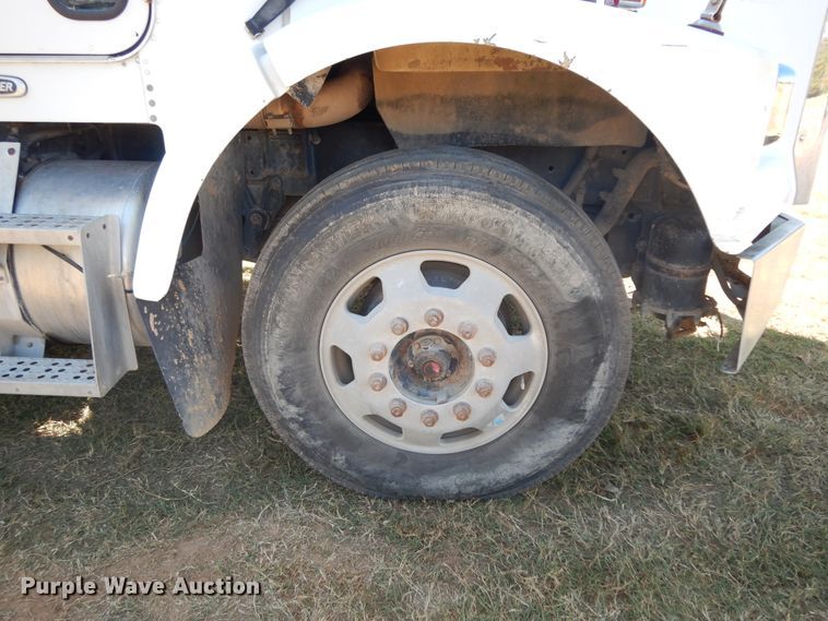 image for item DJ6717 2003 Freightliner FLD120SD  semi truck