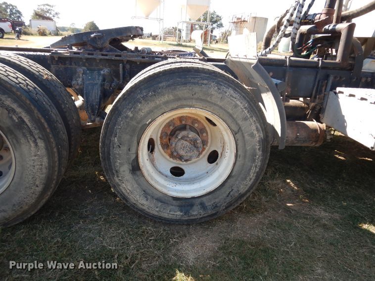 image for item DJ6717 2003 Freightliner FLD120SD  semi truck