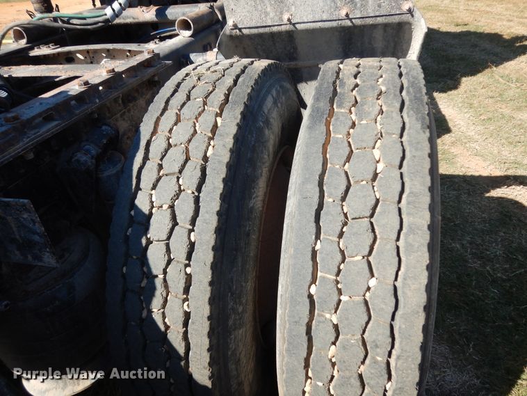 image for item DJ6717 2003 Freightliner FLD120SD  semi truck