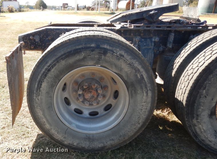 image for item DJ6717 2003 Freightliner FLD120SD  semi truck