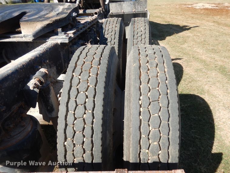 image for item DJ6717 2003 Freightliner FLD120SD  semi truck