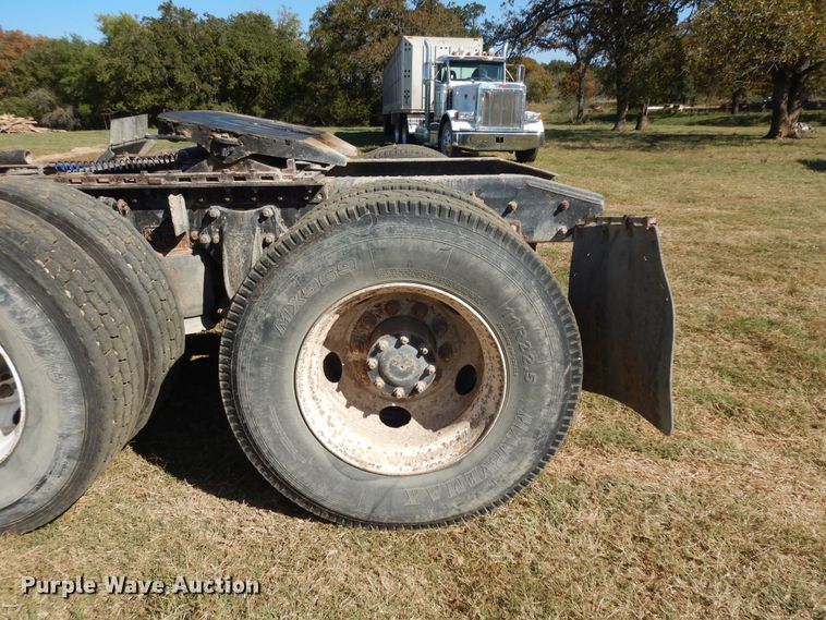 image for item DJ6717 2003 Freightliner FLD120SD  semi truck