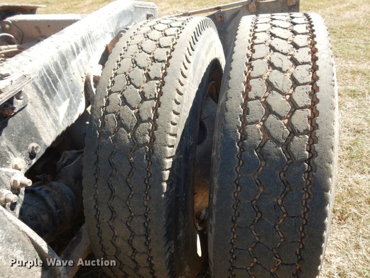 image for item DJ6717 2003 Freightliner FLD120SD  semi truck