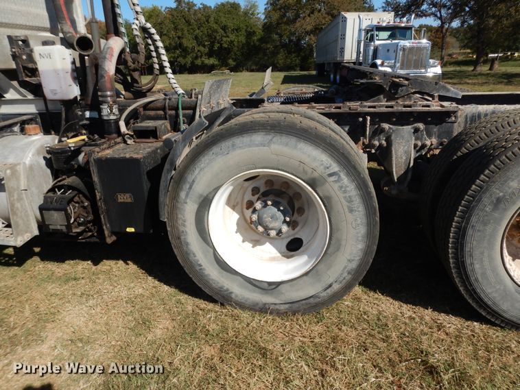 image for item DJ6717 2003 Freightliner FLD120SD  semi truck