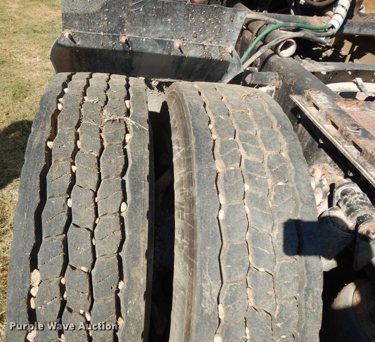 image for item DJ6717 2003 Freightliner FLD120SD  semi truck