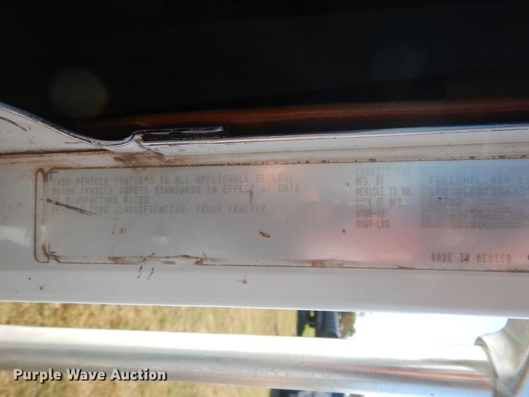 image for item DJ6717 2003 Freightliner FLD120SD  semi truck