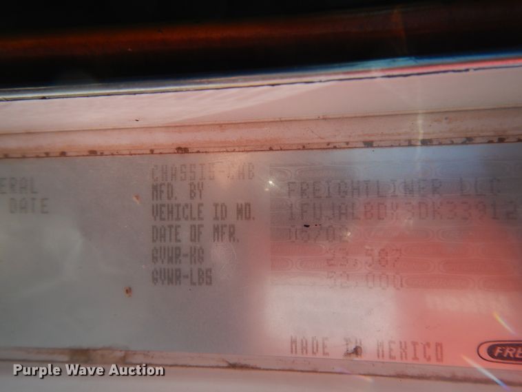 image for item DJ6717 2003 Freightliner FLD120SD  semi truck