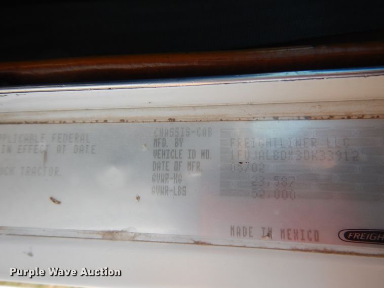 image for item DJ6717 2003 Freightliner FLD120SD  semi truck