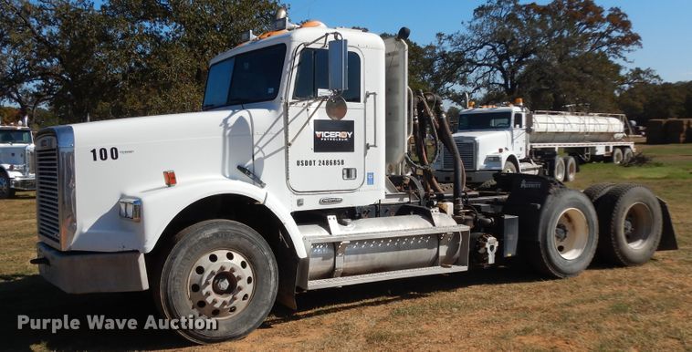 image for item DJ6718 2002 Freightliner FLD120SD  semi truck