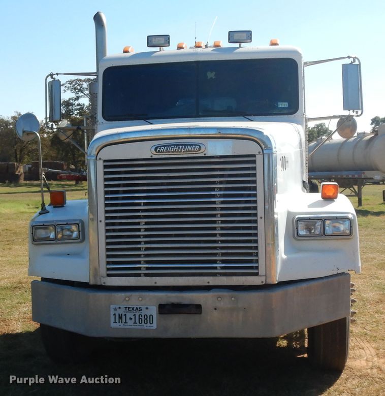 image for item DJ6718 2002 Freightliner FLD120SD  semi truck