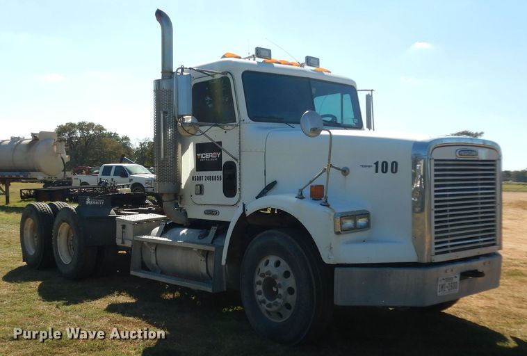image for item DJ6718 2002 Freightliner FLD120SD  semi truck